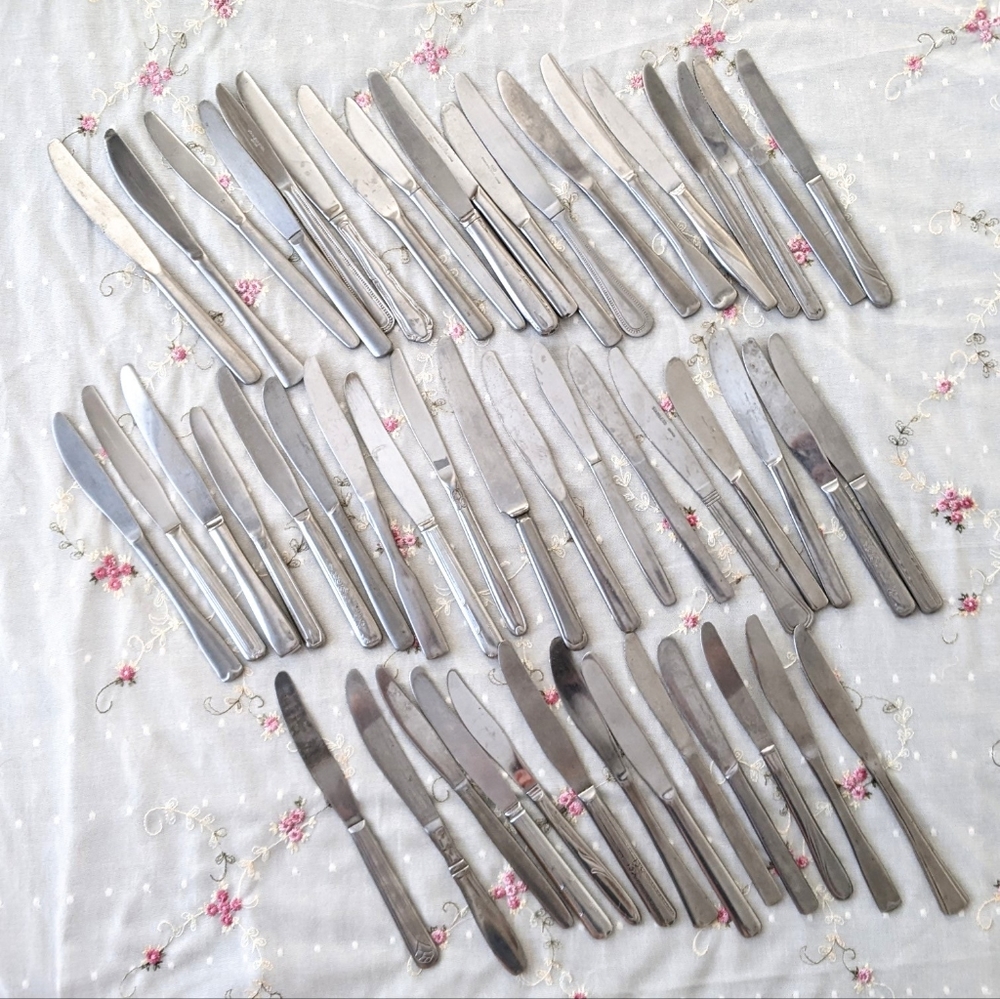 Lot of 50 dinner knives - bulk knives mismatch